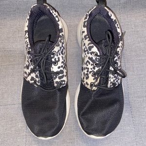 Nike Roche Run! Cheetah print.